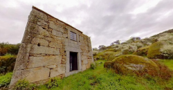 Quinta com casa em pedra para recuperar na Muxagata – Fornos de Algodres