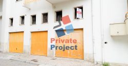 Garagem com Portão Direto para a Rua. VENDIDA