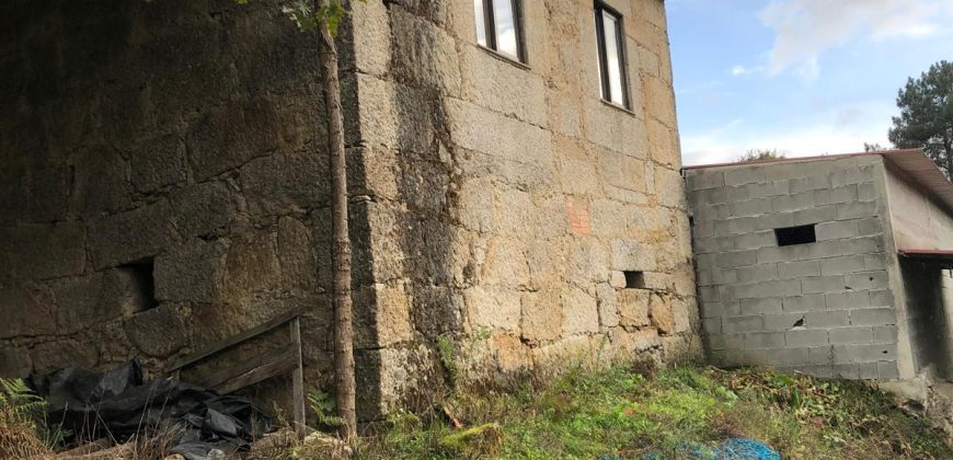 Quinta em aldeia entre Viseu e a Guarda