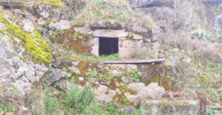 Quinta com Casa de Pedra e Pavilhão