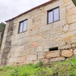 Quinta com Casa de Pedra e Pavilhão