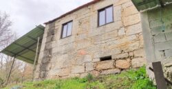 Quinta com Casa de Pedra e Pavilhão